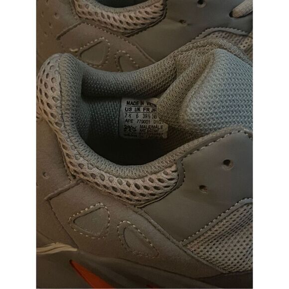 ADIDAS YEEZY SNEAKER - Picture 7 of 7